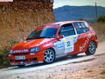 Carroceria de clio con documentacion de rallys,y motor de wi
