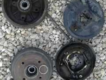 Vendo tambores de freno para ax/106/saxo 4 tornillos