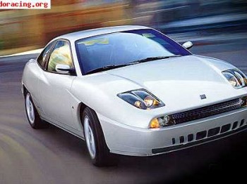 Fiat coupe con motor roto