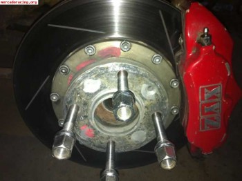 Frenos de competición de 6 pistones y discos flotantes para 