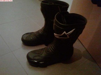 Mono y botas alpinestar