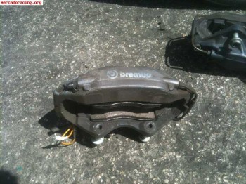 Se venden o cambian pinzas brembo de 4 pistones