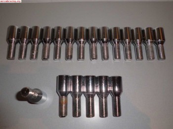Venta de un juego de tornillos de llantas 20 piezas 12x1.50m