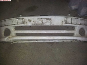 Se vende parachoques delantero de 106 sport con pequeño toqu