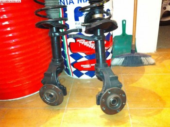 Se venden o cambian manguetas delanteras saxo/106/ax 