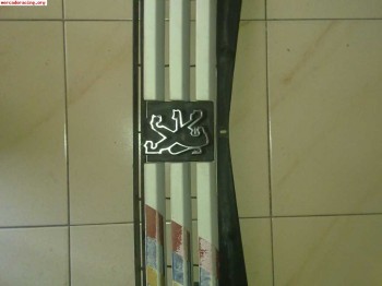 Parrilla delantera original de 205 rallye. 
