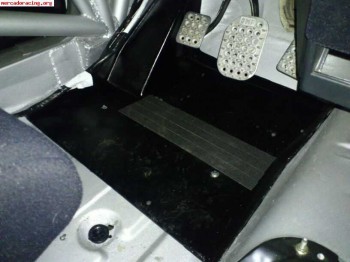 Se venden reposapies de fibra para saxo 106 205...