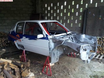 Carroceria de 205 rallye de carreras