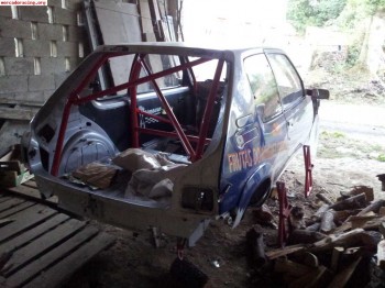 Carroceria de 205 rallye de carreras