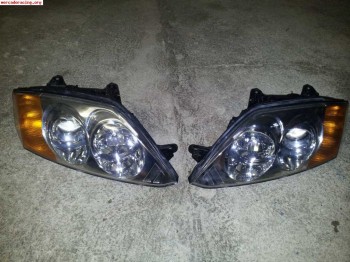 Optica izquierda y derecha de un hyundai coupe