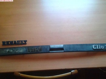 Anagramas clio 16v y renault metálicos.regalo tira de porton