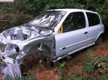 Carroceria renault clio sport documentada
