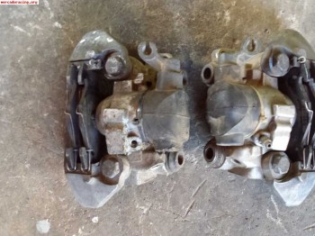 Vendo pinzas traseras williams con pastillas ferodo ds3000