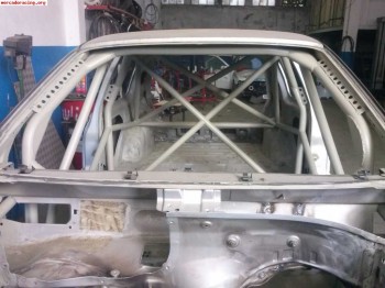 Vendo carroceria de clio sport con arco omp 2004