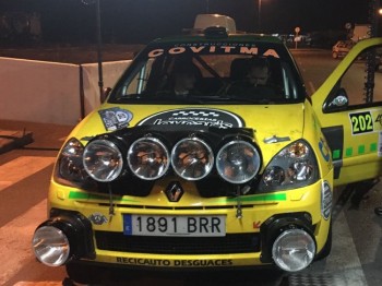 Parrilla de faros y cuneteros en carbono clio sport