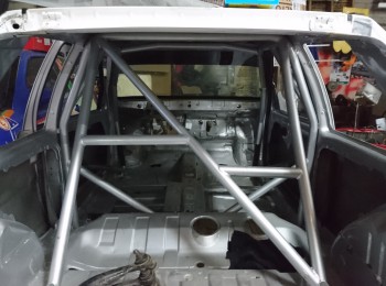 Carrocería con golpe  barras y documentación de rallye 