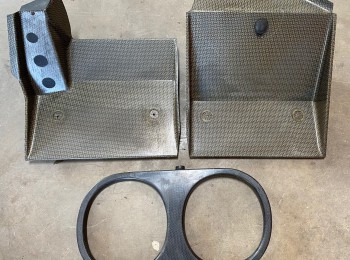 Reposes pieds kevlar et support de casques