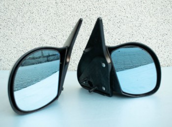 Se venden retrovisores de fibra obus