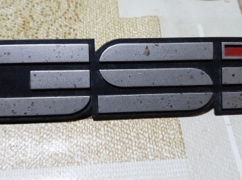 Emblema kadett gsi parrila.delantera