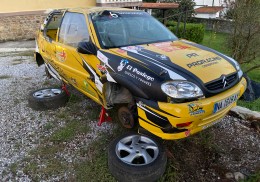Carroceria saxo 16v con golpe reparable