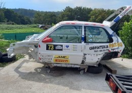 Se vende carroceria de saxo con golpe