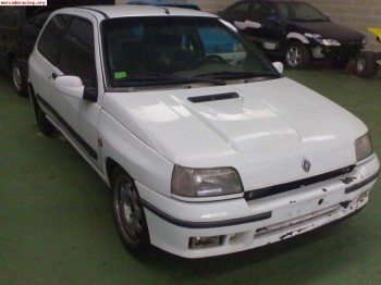 Clio 1,8 16v. ---> 1800 €