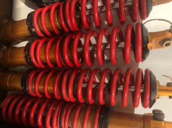 Se venden 4 amortiguadores yacar 2 vias 1200€ los 4 